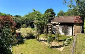 The Tool Shed nestled in idyllic countryside - Rake