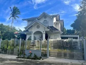 4BR Tagaytay House Staycation near Sky Ranch - Palocpoc