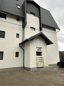 Moolys riverside apartments