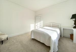 2 Bedroom Stylish Flat - Private, Open planned, Modern, Quiet - Close to the Durdham Downs