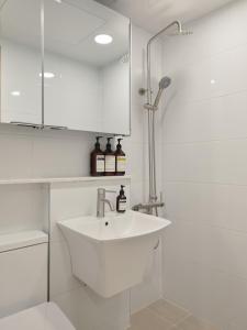 Cheonho 1 minute stay #New construction #Two-room #KSPO #Lotte Tower #Jamsil #Olympic Park #Asan Hospital