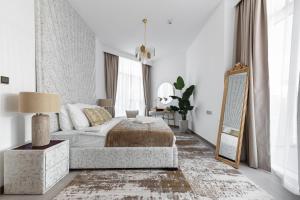 Simply Comfort Vacation Homes Rental in Missoni Top Floor with Sea, Canal and Burj Khalifa Views