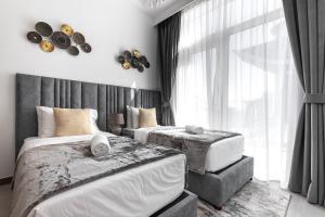 Simply Comfort Vacation Homes Rental in Missoni Top Floor with Sea, Canal and Burj Khalifa Views
