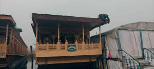 Houseboat Green Mountain