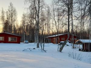 Cozy cottage on lake