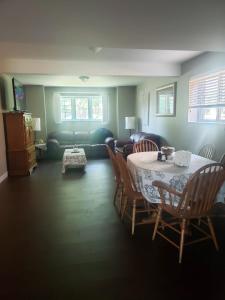 3 Bedroom basement unit with Free Parking WiFi