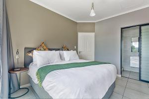 Urban Waterfall Hideaway