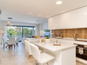 Spacious apartment with terrace and garden close to the sea