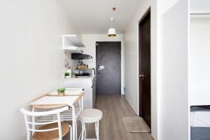 Studio Unit at The Median, Near IT Park with Pool and Fast Wifi