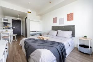 Studio Unit at The Median, Near IT Park with Pool and Fast Wifi