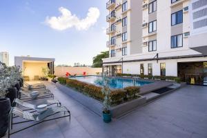 Studio Unit at The Median, Near IT Park with Pool and Fast Wifi