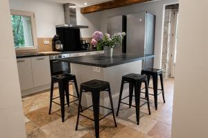 Villas Magnifique villa en pierre avec piscine : photos des chambres