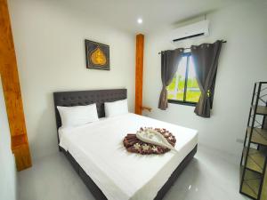 Sunny Petite Villa Close to Beach