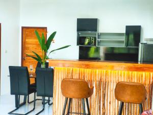 Sunny Petite Villa Close to Beach