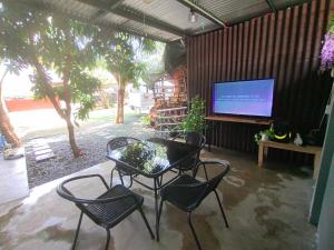 Elyns Guesthouse - Three Transient Units in Davao City - Total 5 rooms, 3 t & b for exclusive use