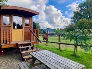 Baie Normandie Cottage Tiny House isolée , chauffée, 40min Mt St Michel 30min Mer Draps Serviettes