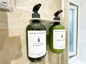 Stylish Kennington apartment near tube with King Bed and garden