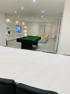 Villas Villa 220 m2 avec 5 chambres 6 lits doubles 2 toilettes 2 salles de bain : photos des chambres