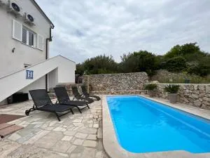 Apartment with pool in Kornic - Lakmartin