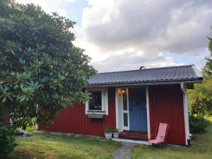 Peaceful home in cozy cabin by the lake