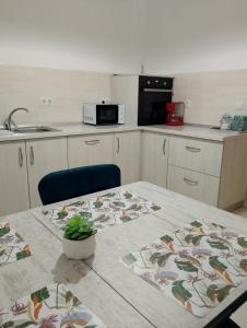 Vila Sabo- Casa de vacanta cu lac de pescuit si ciubar cu hidromasaj