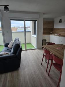 Appartement cosy près de Sceneo et Auchan au dessus du fleuriste Bellafleur