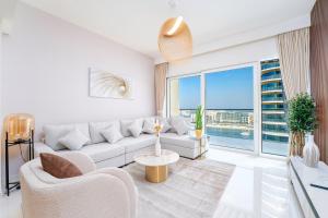 Exclusive Beachfront 2 Bed with Pool & Palm View