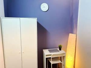 Twin Bed Partition Room Near ICM Metro