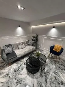 Rockello Luxe Apartment - Alverthorpe