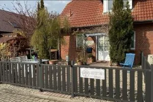 Garten, Terrasse und Kamin - Cozy Cottage 1 - Burg auf Fehmarn