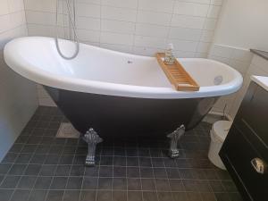 3 bedroom apartment in the Old Town with bathtub!