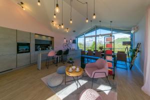 Villa Monvue Motovun with pool and stunning view