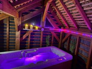 Sejours a la campagne Gite des 2 arbres de la sagesse , agreable chalet avec spa privatif : photos des chambres