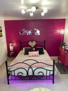 Gite des 2 arbres de la sagesse , agréable chalet avec spa privatif - La Verrerie Gite des 2 arbres de la sagesse , agréable chalet avec spa privatif - La Verrerie