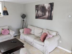 Gemütliches Ferienhaus mit beheiztem Pool, Garten und überdachter Terrasse