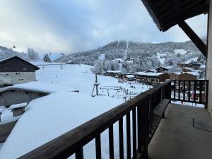 Appartements La clusaz Centre village , pied des pistes, 42 m2 , balcon sud vue montagne : photos des chambres