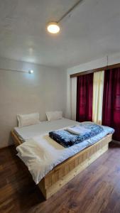 Old Street House and Cafe