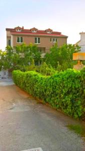 Duplex Apartment for 10 persons, first row by the sea, Beach House Ana