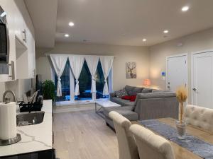 Private 2BR Apartment - Free Off Street Parking, Fast Wi-Fi & Laundry