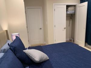 Private 2BR Apartment - Free Off Street Parking, Fast Wi-Fi & Laundry