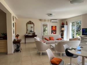 Villas Charmante villa avec spa et panorama : photos des chambres