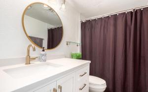 Chic Condo with Parking Spot - Minutes to Old Town!