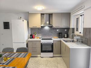 Comfy flat with large terrace, Fiber internet and private parking