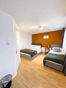 Beautiful 2 large bedroom house in London zone 2