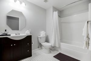 Classy 2BR-Parking, Rooftop,Near Arrowhd & TMobile