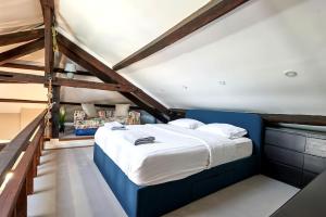 Versailles One Sauna & Jacuzzi