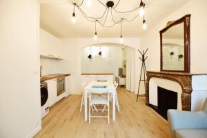 07 grand studio on the Place des Vosges