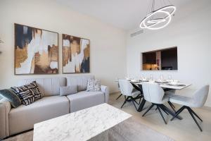 High-Floor Luxe 2BR Stunning Burj Khalifa & Fountain Views Direct Dubai Mall Access