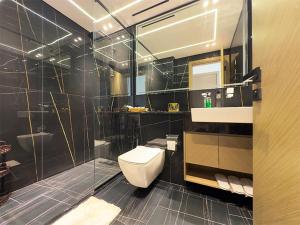 Luxurious new 1 bedroom with Balcony and New Building