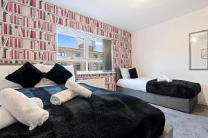 Luxury City Centre 5 Bed House with FREE parking- sleeps 12